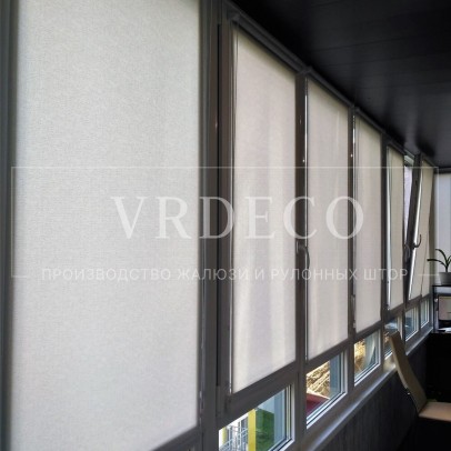Рулонные шторы на пластиковые окна на балконе в Кудрово фото 2